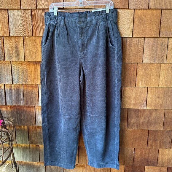 NWT American Eagle Charcoal Grey Stretch Corduroy Barrel Leg Pants in Women's 14 - Picture 1 of 10